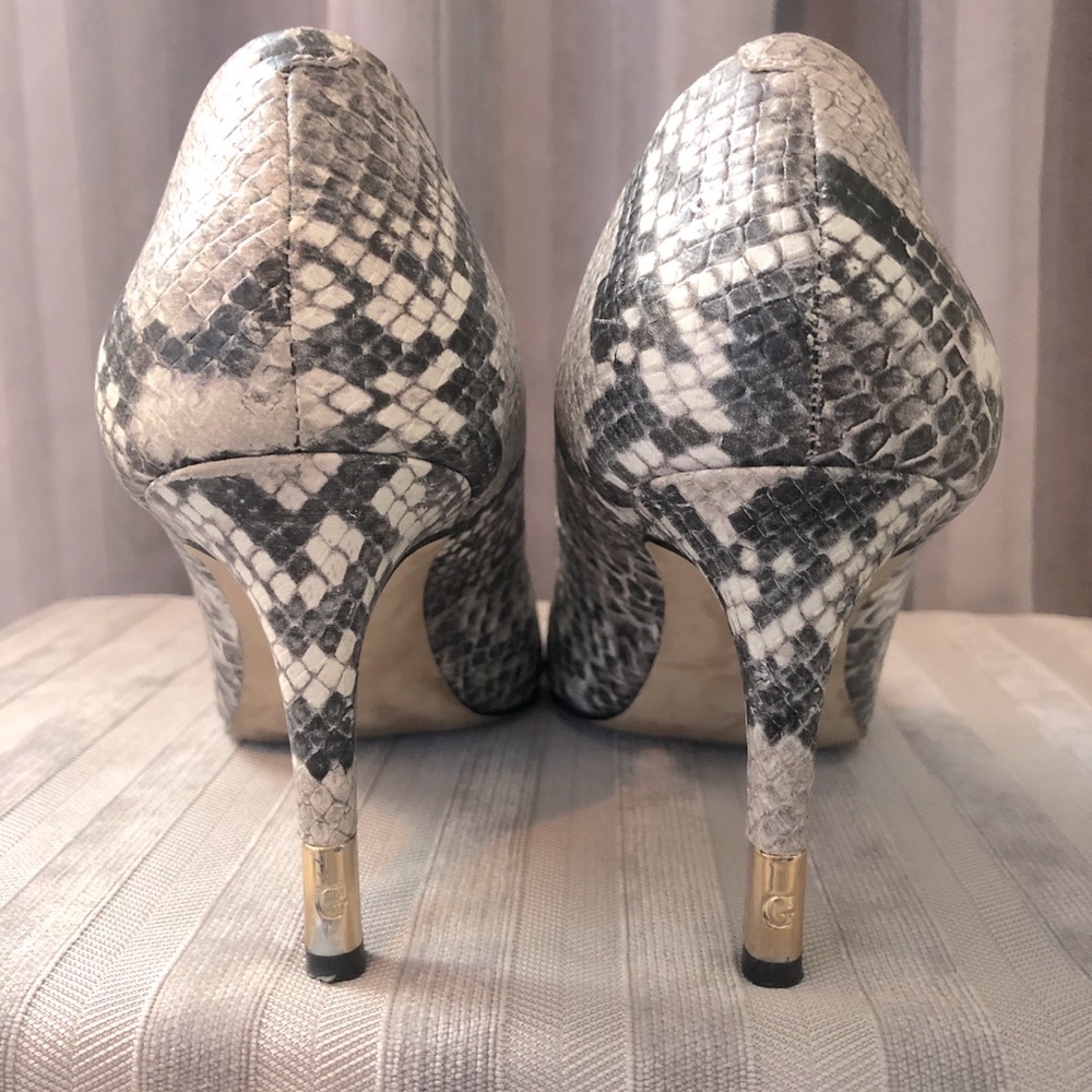 GUESS Heels- snakeskin print - Picture 4 of 5